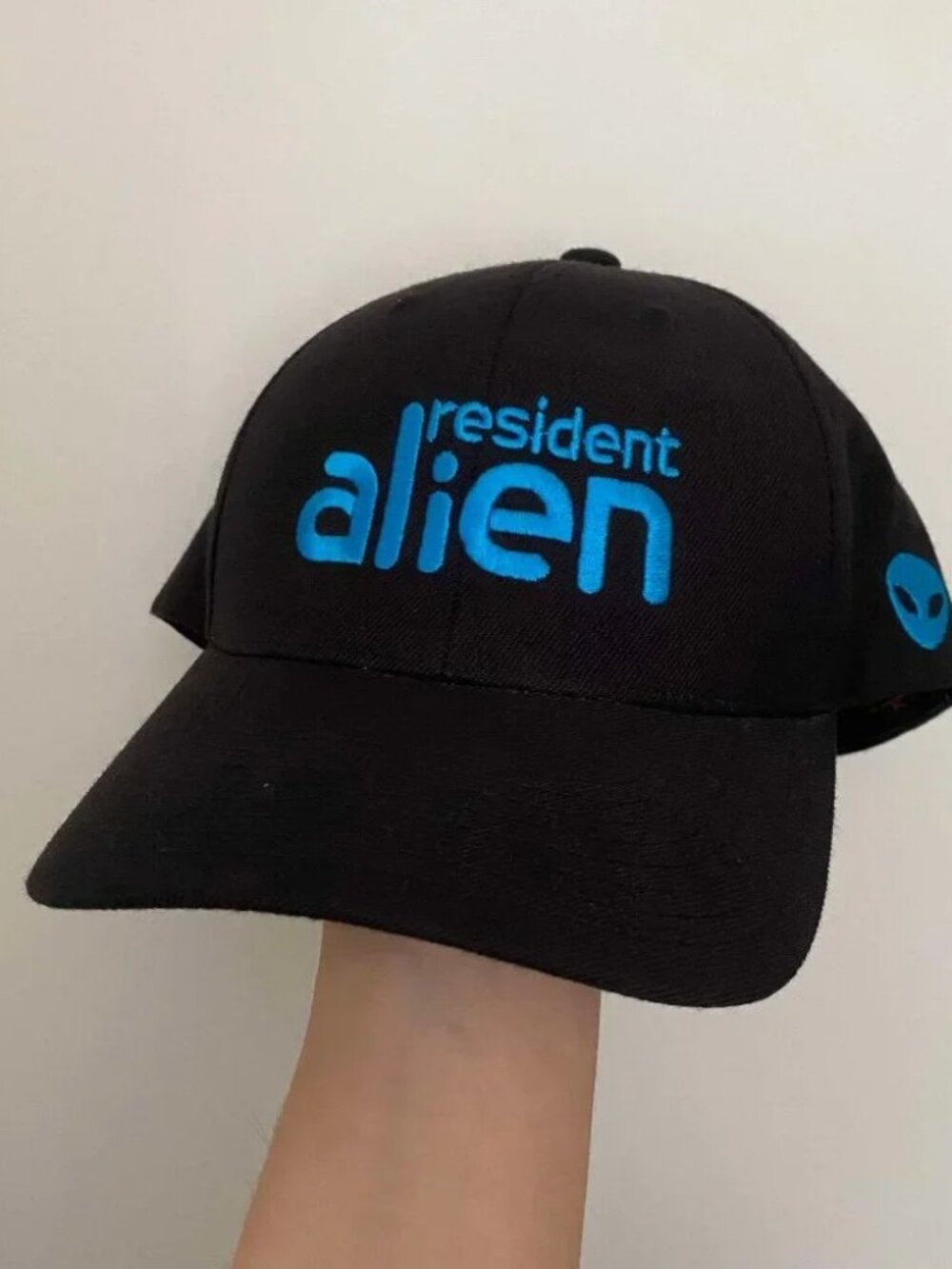 Resident alien season 2 baseball hat sci-fi unworn one size TV memorabilia